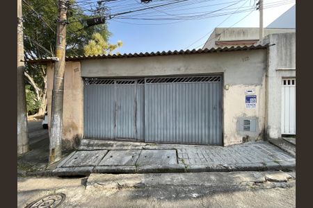 Casa à venda com 70m², 4 quartos e 2 vagas Casa à venda com 70m², 4 quartos e 2 vagasFachada