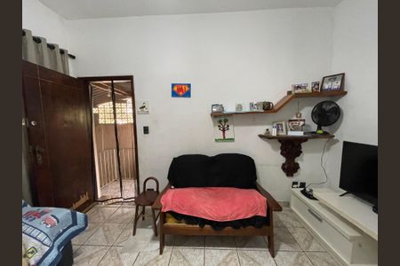 Casa à venda com 70m², 4 quartos e 2 vagas Casa à venda com 70m², 4 quartos e 2 vagasSala
