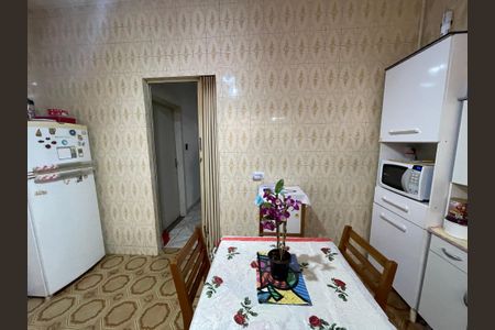 Casa à venda com 70m², 4 quartos e 2 vagas Casa à venda com 70m², 4 quartos e 2 vagasCozinha