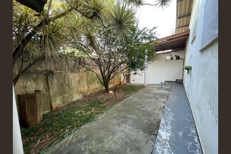 Casa à venda com 70m², 4 quartos e 2 vagas Casa à venda com 70m², 4 quartos e 2 vagasQuintal