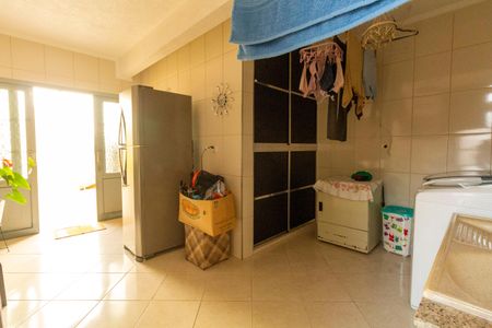 Casa à venda com 250m², 4 quartos e 6 vagas Casa à venda com 250m², 4 quartos e 6 vagasÁrea de Serviço