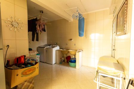 Casa à venda com 250m², 4 quartos e 6 vagas Casa à venda com 250m², 4 quartos e 6 vagasÁrea de Serviço