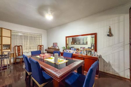 Casa à venda com 260m², 3 quartos e 3 vagas Casa à venda com 260m², 3 quartos e 3 vagasSala