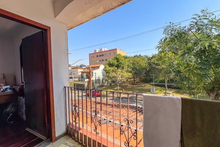 Casa à venda com 260m², 3 quartos e 3 vagas Casa à venda com 260m², 3 quartos e 3 vagasSacada/Quarto 2