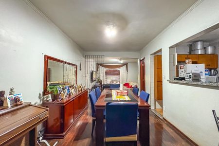 Casa à venda com 260m², 3 quartos e 3 vagas Casa à venda com 260m², 3 quartos e 3 vagasSala