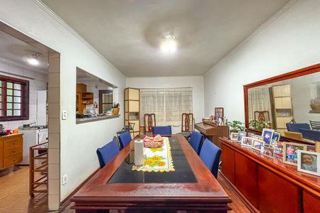 Casa à venda com 260m², 3 quartos e 3 vagas Casa à venda com 260m², 3 quartos e 3 vagasSala