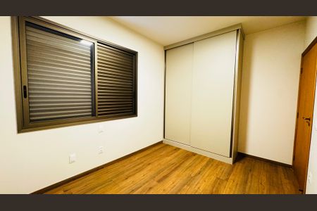 Casa de condomínio à venda com 1000m², 4 quartos e 6 vagas