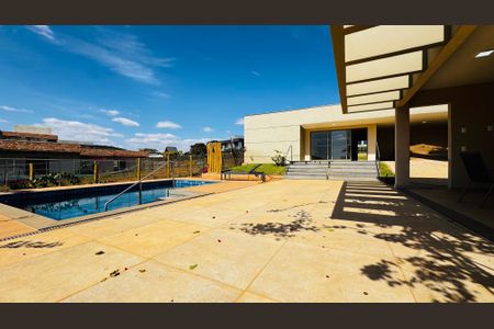 Casa de condomínio à venda com 1000m², 4 quartos e 6 vagas