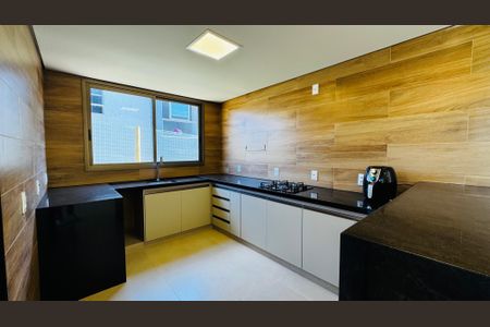 Casa de condomínio à venda com 1000m², 4 quartos e 6 vagas