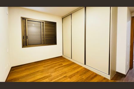 Casa de condomínio à venda com 1000m², 4 quartos e 6 vagas