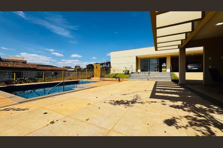 Casa de condomínio à venda com 1000m², 4 quartos e 6 vagas