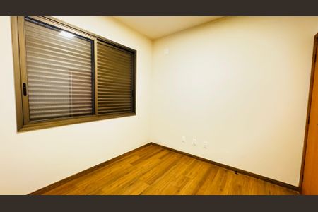 Casa de condomínio à venda com 1000m², 4 quartos e 6 vagas