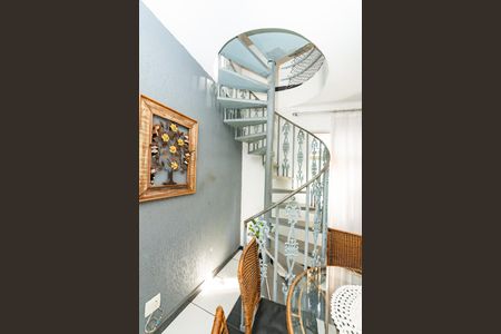 Apartamento à venda com 173m², 4 quartos e 2 vagasEscada