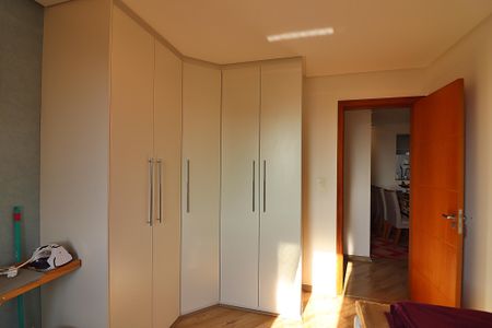 Apartamento à venda com 76m², 2 quartos e 1 vagaQuarto 2