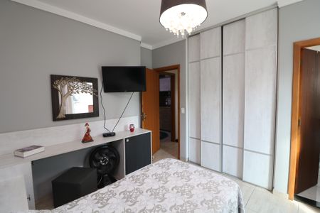 Casa de condomínio à venda com 123m², 2 quartos e 2 vagasSuíte