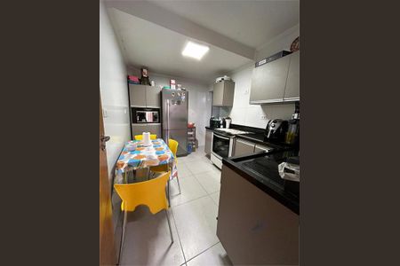 Casa de condomínio à venda com 168m², 3 quartos e 2 vagas