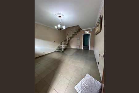 Casa de condomínio à venda com 168m², 3 quartos e 2 vagas