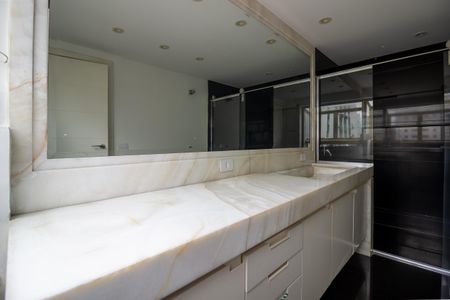 Apartamento à venda com 164m², 3 quartos e 2 vagasBanheiro da Suíte 1