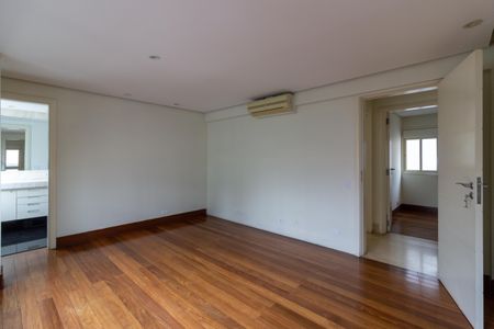 Apartamento à venda com 164m², 3 quartos e 2 vagasSuíte 1