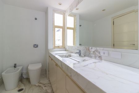 Apartamento à venda com 164m², 3 quartos e 2 vagasBanheiro da Suíte 2