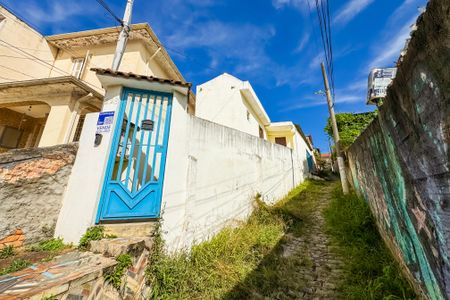 Casa à venda com 150m², 2 quartos e sem vaga Casa à venda com 150m², 2 quartos e sem vagaFachada