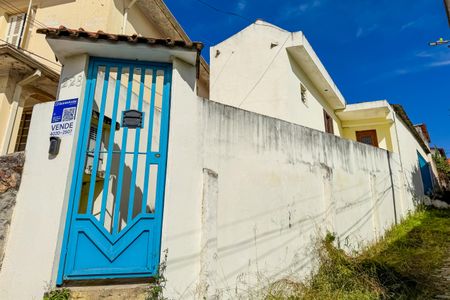 Casa à venda com 150m², 2 quartos e sem vaga Casa à venda com 150m², 2 quartos e sem vagaFachada + Plaquinha