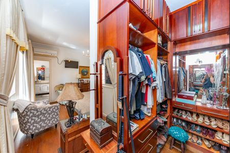 Apartamento à venda com 230m², 4 quartos e 4 vagasCloset da suíte 1