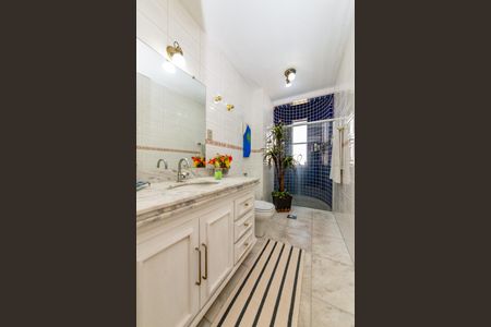 Apartamento à venda com 230m², 4 quartos e 4 vagasBanheiro Social