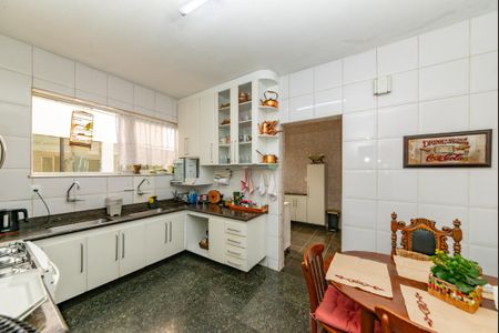 Apartamento à venda com 230m², 4 quartos e 4 vagasCozinha