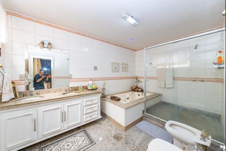 Apartamento à venda com 230m², 4 quartos e 4 vagasBanheiro da Suíte 1