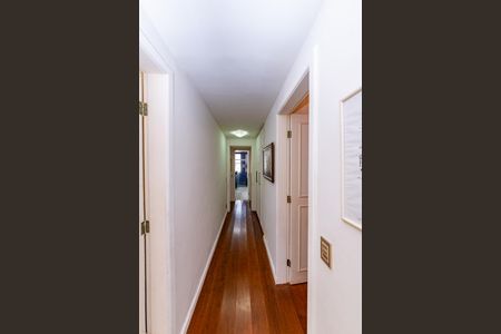 Apartamento à venda com 230m², 4 quartos e 4 vagasCorredor