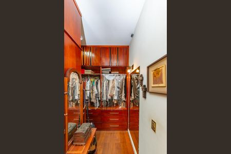 Apartamento à venda com 230m², 4 quartos e 4 vagasCloset da suíte 1