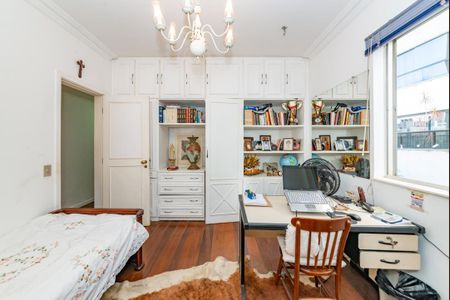 Apartamento à venda com 230m², 4 quartos e 4 vagasSuíte 2