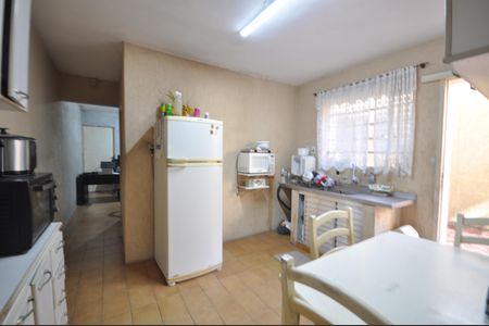 Casa à venda com 200m², 7 quartos e 7 vagasCasa 2 - Cozinha 