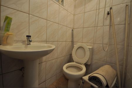 Casa à venda com 200m², 7 quartos e 7 vagasCasa 2 - Banheiro da Suíte 