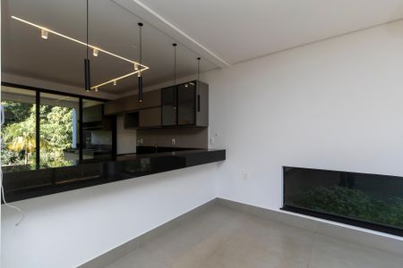 Casa à venda com 208m², 5 quartos e 2 vagas Casa à venda com 208m², 5 quartos e 2 vagasSala
