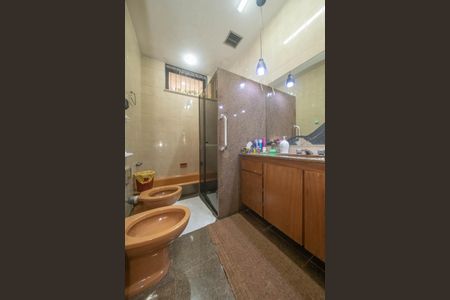 Casa à venda com 400m², 4 quartos e 6 vagasBanheiro Social