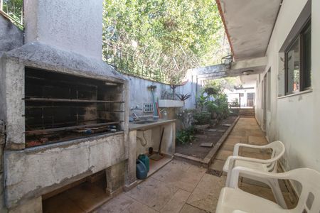 Casa à venda com 400m², 4 quartos e 6 vagasChurrasqueira 2