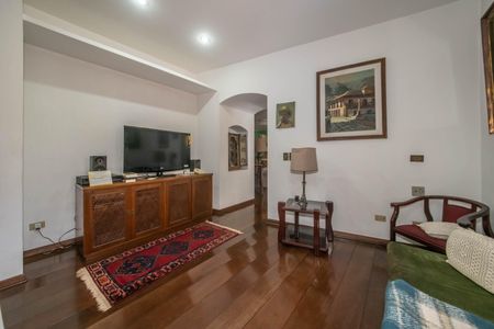 Casa à venda com 400m², 4 quartos e 6 vagasSala de TV