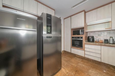 Casa à venda com 400m², 4 quartos e 6 vagasCozinha