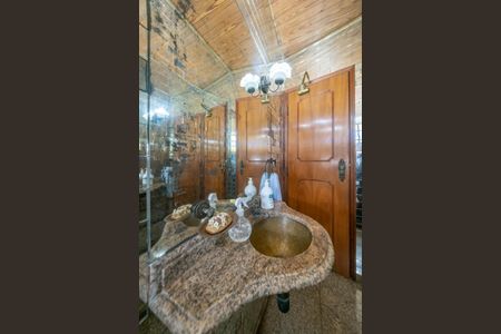 Casa à venda com 400m², 4 quartos e 6 vagasLavabo