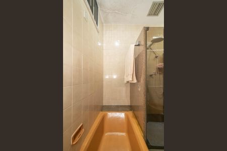 Casa à venda com 400m², 4 quartos e 6 vagasBanheiro Social