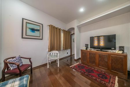 Casa à venda com 400m², 4 quartos e 6 vagasSala de TV