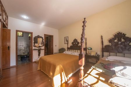 Casa à venda com 400m², 4 quartos e 6 vagasSuíte