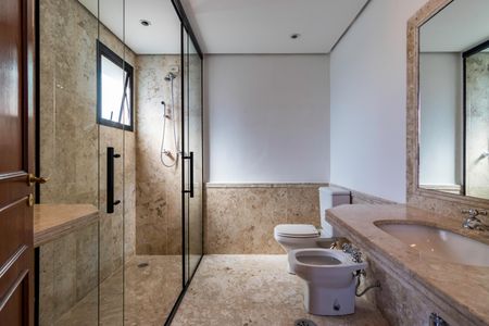 Apartamento à venda com 482m², 4 quartos e 5 vagas Apartamento à venda com 482m², 4 quartos e 5 vagasSuíte 2 Banheiro