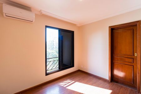 Apartamento à venda com 482m², 4 quartos e 5 vagas Apartamento à venda com 482m², 4 quartos e 5 vagasSuíte 1