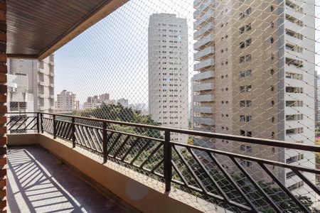 Apartamento à venda com 482m², 4 quartos e 5 vagas Apartamento à venda com 482m², 4 quartos e 5 vagasSacada