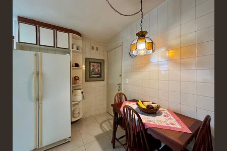 Apartamento à venda com 311m², 4 quartos e 2 vagas Apartamento à venda com 311m², 4 quartos e 2 vagasCopa