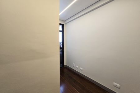 Apartamento à venda com 138m², 4 quartos e 2 vagasQuarto 