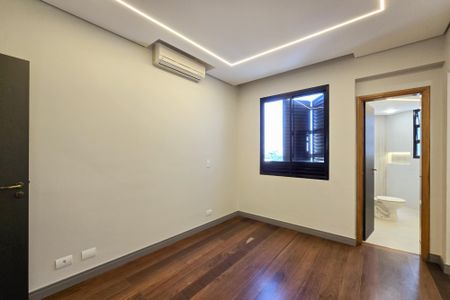 Apartamento à venda com 138m², 4 quartos e 2 vagasSuíte 1